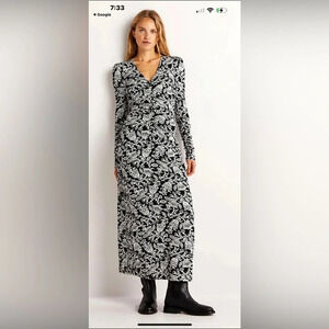 Boden Ruched Jersey
Midi Dress
• Color/pattern: black and ivory, tulip vine